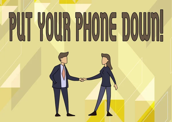 휴대폰을 다운받을 수있는 문자 메시지. 사업 아이디어 전화 연결 중단 작별 인사를 하는 전화 통화 남자와 여자가 서로를향해 서서 손을 잡고 있다. — 스톡 사진