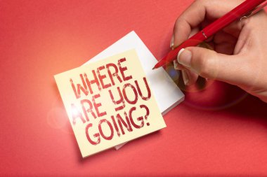 El yazısı işareti. Nereye gidiyorsun? Yeni Fikirler Planlayan Önemli Notlar Alma Yaratıcı Tasarımlar 'a giden yolu sormak için kullanılan kavram anlamı