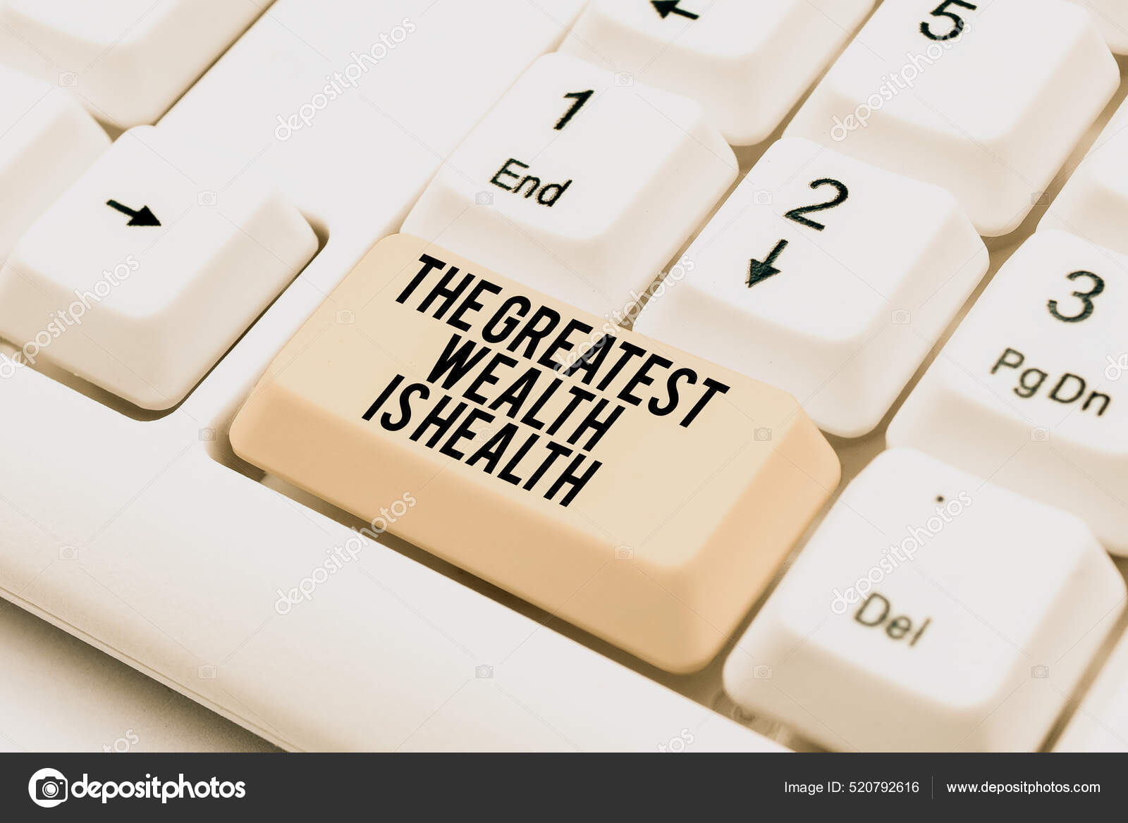 显示最大财富是健康的文字符号。许多人为了在网上购物和销售商品、在网上销售商品而牺牲了自己的钱——图库图片© nialowwa #520792616