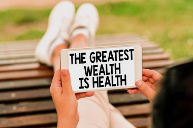 En Büyük Zenginlik Sağlıktır 'ı sunan metin başlığı. Bir çok insan, sağlıklı bir ses ve video arama yeteneği için paralarını feda ediyor.