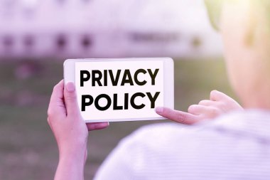 Kavramsal görünüm Gizlilik Politikası. Bir organizasyonun müşterileri nasıl idare ettiğini açıklayan kavram ve insanları bir araya getiren video arama yetenekleri