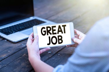 El yazısı harika bir iş. İnsanlara Ses ve Görüntü Çağrı Yeteneklerini Birleştiren İyi bir şey yaptıklarını söyleyen kavramsal fotoğraf