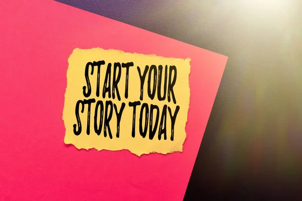 Panneau affichant Commencez votre histoire aujourd'hui. Mot pour mot travailler dur sur vous-même et commencer à partir de ce moment Penser de nouvelles idées lumineuses Renouveler la créativité et l'inspiration — Photo