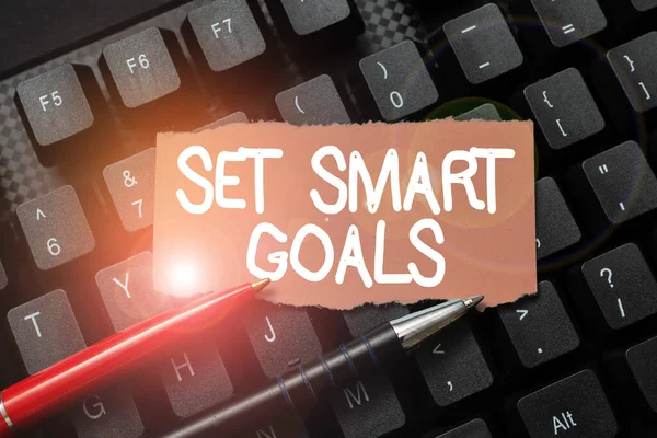 Text showing inspiration Set Smart Goals. Internet Concept giving criteria to guide in the setting of objectives Collecting Important Data Online, Developing Word Processing Application — Stock Photo, Image