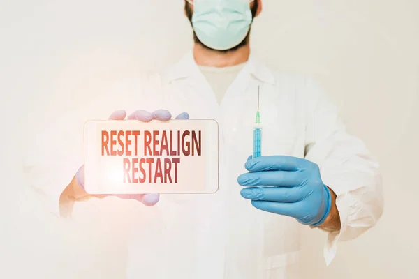 Tekst teken toont Reset Realign Restart. Business showcase Life audit zal u helpen om dingen in perspectief te zetten Wetenschapper demonstreren van nieuwe technologie, Doctor geven van medisch advies — Stockfoto