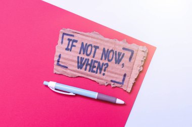 Soru sorulduğunda şimdi değilse bile metin başlığı sunar. İş kavramı şu andan itibaren harekete geçin Basit Ev Yapımı Tasarım Fikirleri ve Kullanılmış Malzemeleri Geri Dönüşüm Tasarımları