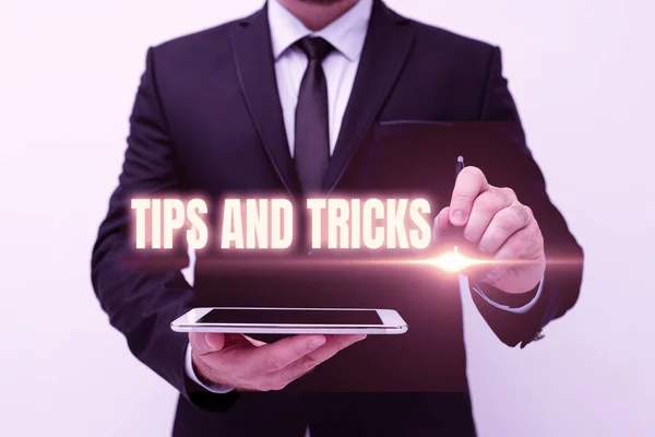 Konceptvisning Tips och tricks. Internet Concept innebär bit råd kanske förslag hur förbättra presentera ny teknik Idéer diskutera tekniska förbättringar — Stockfoto