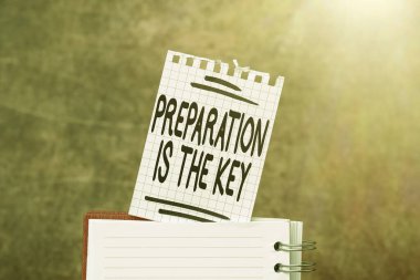 İlham verici hazırlığı gösteren metin anahtardır. Kavramsal fotoğraf hataları azaltır ve daha fazla ipucu arayan çözümler ve cevapların yeni fikri beyin fırtınası faaliyetlerini kısaltır.