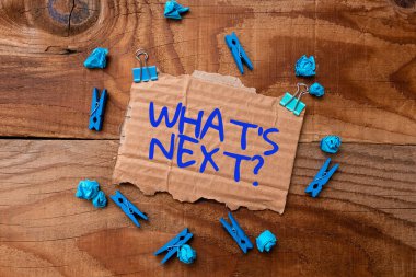 SMS işareti sıradaki soruyu gösteriyor. İş dünyası tanıtım programı kişiye yaklaşan davranışlarını sorar Renkli Perspektif Pozitif Düşünce Yaratıcı Fikirler ve İlhamlar