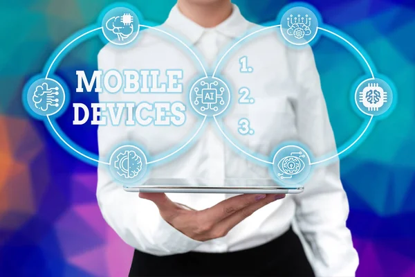 Υπογραφή εμφάνισης κινητών συσκευών. Internet Concept Μια φορητή υπολογιστική συσκευή όπως το tablet smartphone υπολογιστή Lady Uniform Standing Tablet χέρι Παρουσιάζοντας εικονική σύγχρονη τεχνολογία — Φωτογραφία Αρχείου