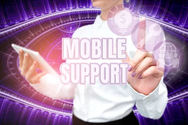 Handskrift tecken Mobile Support. Konceptuell bild Ger underhåll på bärbara enheter tekniska frågor Lady In Uniform Standing Hold Phone Virtual Press Button Futuristic Tech. — Stockfoto