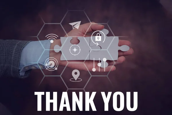 Schriftzug "Danke". Geschäftsansatz ein höflicher Ausdruck, der bei der Anerkennung eines Geschenks oder einer Dienstleistung verwendet wird Hand Holding Jigsaw Puzzle Piece Erschließung neuer futuristischer Technologien. — Stockfoto