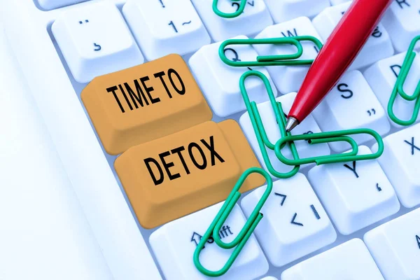 Scrivere la visualizzazione del testo Time To Detox. Idea aziendale quando si purifica il corpo dalle tossine o si smette di consumare droga Scrittura Argomenti online interessanti, Dattilografia Ufficio Annouement Messaggi — Foto Stock