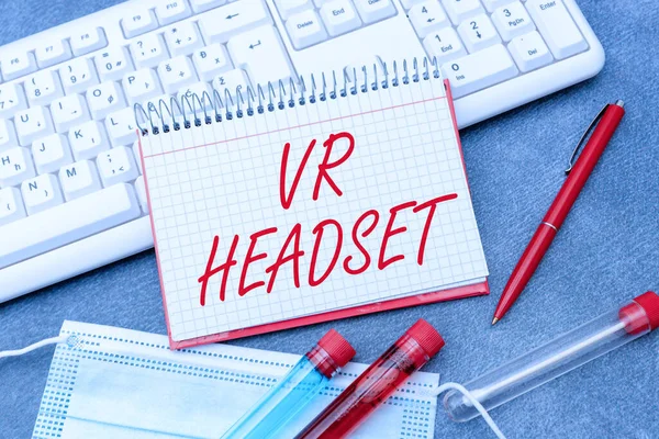 Text bildtext med Vr Headset. Affärsidé headmounted enhet som ger virtuell verklighet för bäraren skriva medicinska anteckningar vetenskapliga studier och behandlingsplaner — Stockfoto