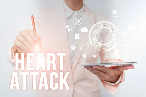 概念的なキャプション心臓発作。死因となる冠動脈血栓症のビジネスアイデア突然の発生ホログラフィック画面インターフェイス上のデジタルデータに触れるビジネス女性. — ストック写真