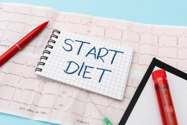 Başlangıç Diyetini sunan metin başlığı. Kavramsal fotoğraf özel ders yemeği. Kişinin kendini Grafik Okuma ve Yazma Önemli Tıbbi Notlar Test Sonuçları Analizi ile sınırlandırdığı yemek.