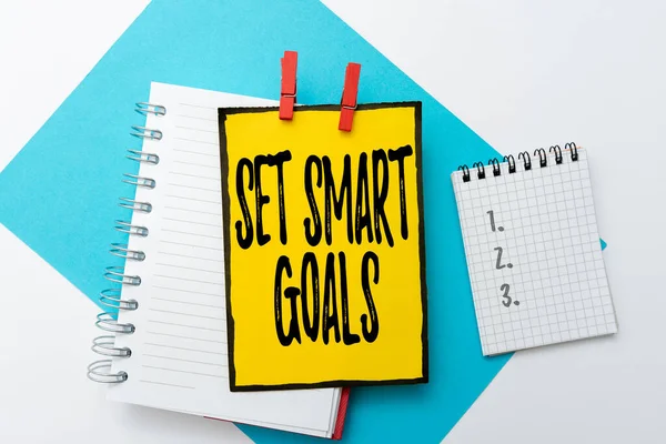 Hand writing sign Set Smart Goals. Concept meaning list to clarify your ideas focus efforts use time wisely Colorful Perpective Positive Thinking Creative Ideas And Inspirations — Stock Photo, Image