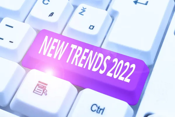 İlham verici Yeni Eğilimler 2022 metni. Yeni Çevrimiçi Dükkan İşletmesi, Ticari Ürünler Listesi Yazma Genel Yönetimi üzerine Yazılan Kelime — Stok fotoğraf