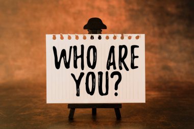 İlham veren bir mesaj. Sen kimsin? Yeni Parlak Fikirler Düşünmek Yaratıcılık ve İlham Vermek Hakkında Kişinin Kimliği ve Kişisel Bilgileri Hakkında Sorular