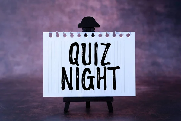 Mesaj işareti Quiz Night 'ı gösteriyor. İş konsepti akşam testi bilgi yarışması bireyler arasında Yeni Parlak Fikirler Yaratıcılık ve İlham Yenileme — Stok fotoğraf