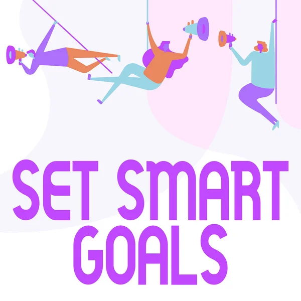Tekst met inspiratie Set Smart Goals. Internet Concept lijst om uw ideeën te verduidelijken focus inspanningen gebruiken tijd verstandig Mensen tekenen opknoping op het plafond met Megafoons maken Aankondiging. — Stockfoto