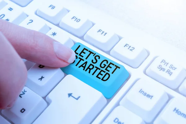Inspiration mit Zeichen Let S Get Started. Geschäftskonzept, das jemanden ermutigt, etwas zu tun Abstrakte Online-Registrierung, Eingabe persönlicher Informationen — Stockfoto