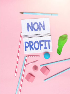 El yazısı Non Profit. Öncelikle kar kuruluşu Renkli Parti Davetiye Tasarımları Parlak Kutlama Planlama Tasarımları
