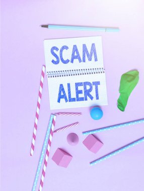 Scam Alert sunan metin başlığı. İşletme fikri, onu Renkli Parti Davetiyesi Tasarımları 'nın Parlak Kutlama Planlama Fikirleri' ne ikna ederek kurbandan sahte bir şekilde para alıyor.