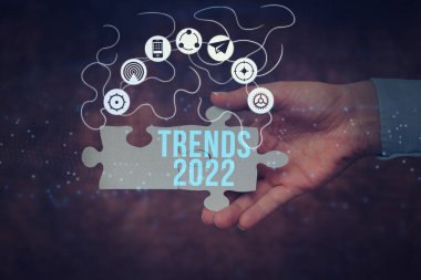 Kavramsal Başlık Eğilimleri 2022. Yeni Gelecekçi Teknolojilerin Kilidini Açan Elle Yapboz Parçası 'nın geliştirildiği veya değiştirildiği iş genel gidişatı.