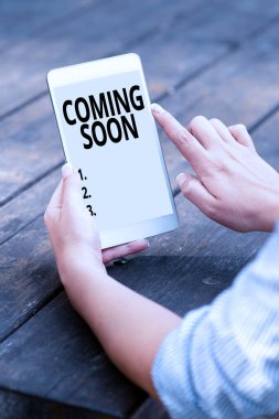 Kavramsal görüntü yakında geliyor. İş konsepti etkinliği ya da eylemi kısa bir süre sonra olacak Ses ve Görüntü Arama Yetenekleri İnsanları Birleştiriyor