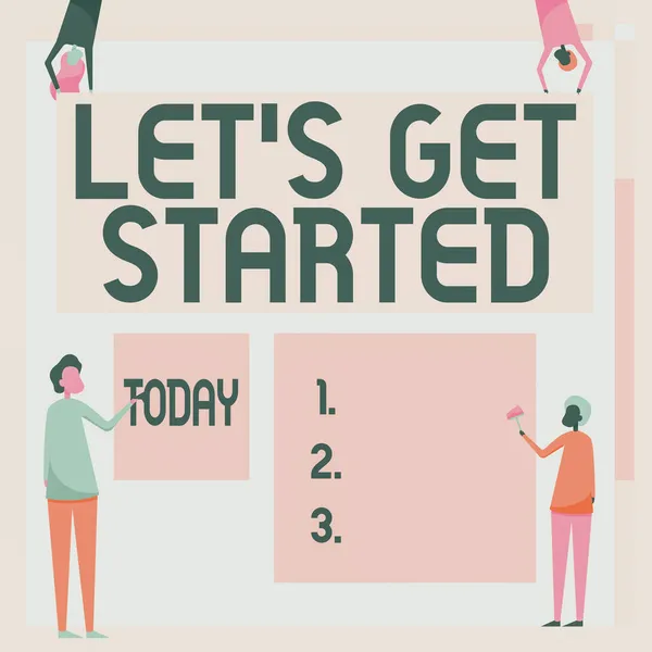 Tekst met inspiratie Let S Get Started. Zakelijk concept het aanmoedigen van iemand om te beginnen met iets te doen Vier collega 's Tekenen Staande Holding Verschillende Sized Blank Sheet. — Stockfoto