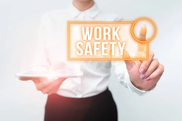 Τίτλος κειμένου που παρουσιάζει την ασφάλεια στην εργασία. Επιχειρηματική προβολή πολιτικών και διαδικασιών που εφαρμόζονται για τη διασφάλιση της υγείας των εργαζομένων Παρουσιάζοντας Ιδέες για τη Νέα Τεχνολογία Συζητώντας Τεχνολογική Βελτίωση — Φωτογραφία Αρχείου
