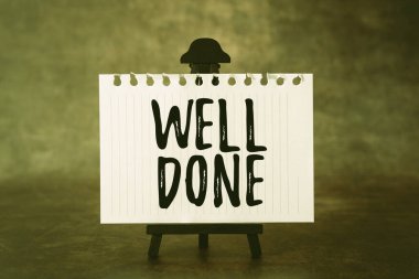 Kavramsal başlık aferin. Bir şey için övgü kişi veya grup kullanılan kavram iyi bir yol yaptı Yeni Parlak Fikirler Yaratıcılık ve İlham Yenileme