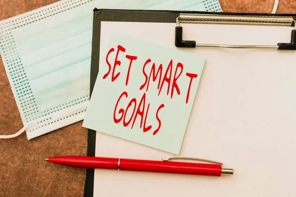 Inspiration showing sign Set Smart Goals. Internet Concept list to clarify your ideas focus efforts use time wisely Writing Prescription Medicine Laboratory Testing And Analyzing Infections — Stock Photo, Image
