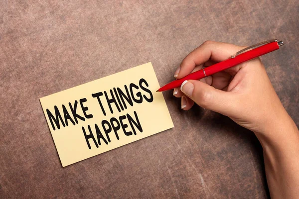 Teken het weergeven van Make Things Hhappen. Conceptuele foto die u zal hebben om harde inspanningen te leveren om het te bereiken Schrijven Belangrijke opmerkingen Tekenen van nieuw ontwerp Samenstellende Brief Ideeën — Stockfoto