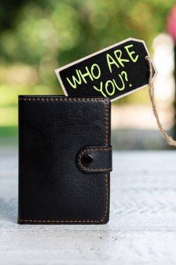 Kim Olduğunu Sorguladığın Kavramsal Görünüm. İş yaklaşımı, birinin kimliğini ya da kişisel bilgilerini öğrenmek açık hava rahatlama deneyimi ve fikirleri, Kafe Bahçesi Tasarımları