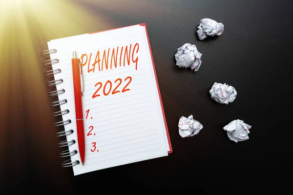 Концептуальный подпись Планирование 2022. Бизнес-идея процесса создания планов на следующий год, думая новые яркие идеи обновления творчества и вдохновения — стоковое фото