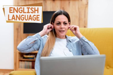 Kavramsal görüntü İngilizce Dili. Çince ve İspanyolca İzleme Online Dersleri, İnternet Blogları Okuma, Yeni şeyler Öğrenme 'den sonra dünyada üçüncü kez konuşulan ana dilde yazılmış sözcük