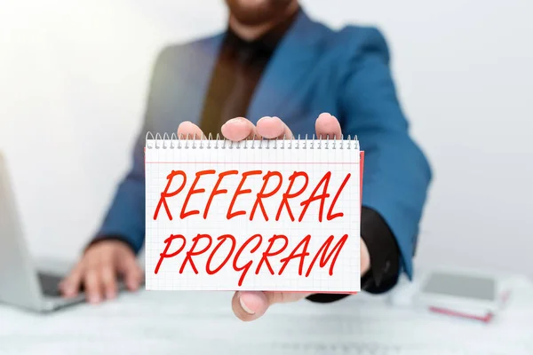 Conceptual display Referral Program. Business showcase internal recruitment method employed by organizations Lawyer Explaining Trial Proceedings, Real Estate Agent Offering Property — Stock Photo, Image