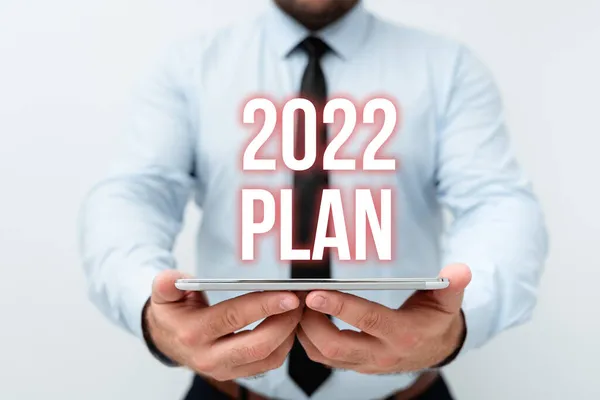 Firma mostrando el Plan 2022. Word Written on Challenging Ideas Metas para la Motivación de Año Nuevo para Empezar a Presentar Nuevas Ideas Tecnológicas Discutiendo la Mejora Tecnológica —  Fotos de Stock