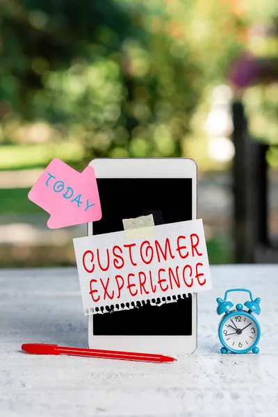 Text showing inspiration Customer Experience. Business approach product of interaction between organization and buyer Abstract Outdoor Smartphone Photography, Displaying New Device — Stock Photo, Image