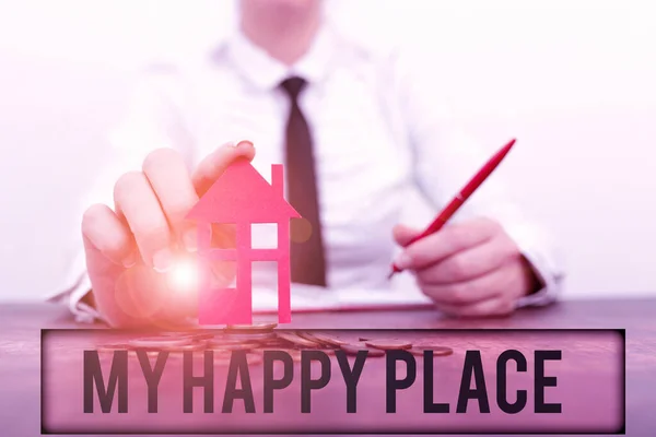 My Happy Place 라는 사인을 받았다. 인터넷은 좋은 일 이생겼다는 개념을 내포하고 있습니다. 아니면그 들은 새로운 주택에 만족하고 있다고 느낍니다. — 스톡 사진