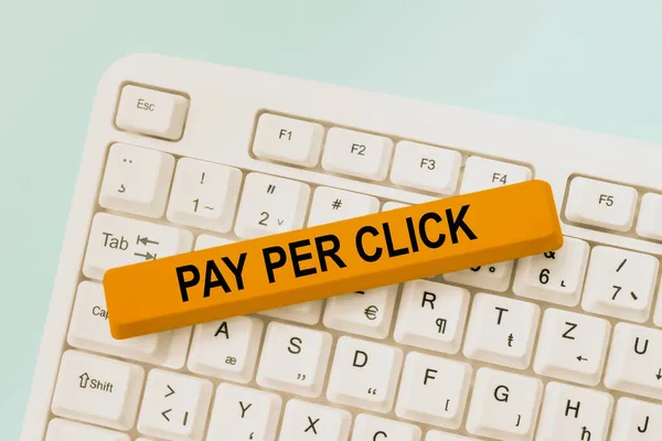 Konzeptionelle Darstellung Pay per Click. Geschäftskonzept Internet-Marketing, in dem die Bezahlung auf Klicks basiert, die Spielprogrammcodes eingeben, neue spielbare Anwendung programmieren — Stockfoto
