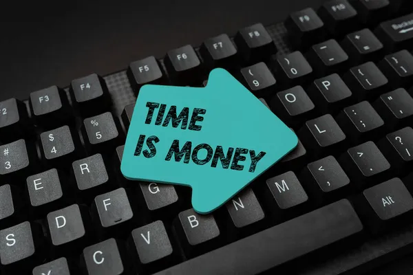 Κείμενο που δείχνει έμπνευση Ο χρόνος είναι χρήμα. Έννοια σημαίνει να κάνουμε τα πράγματα τόσο γρήγορα όσο posibble και να μην χάνουμε χρόνο Αφηρημένη πληκτρολόγηση Νέα Business Slogan Μήνυμα, Γράφοντας Στρατηγικές της αγοράς — Φωτογραφία Αρχείου