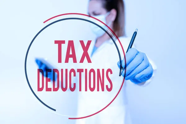 Textzeichen mit Steuerabzügen. Internet-Konzept verringert Einnahmen, die von Ausgaben versteuert werden können — Stockfoto