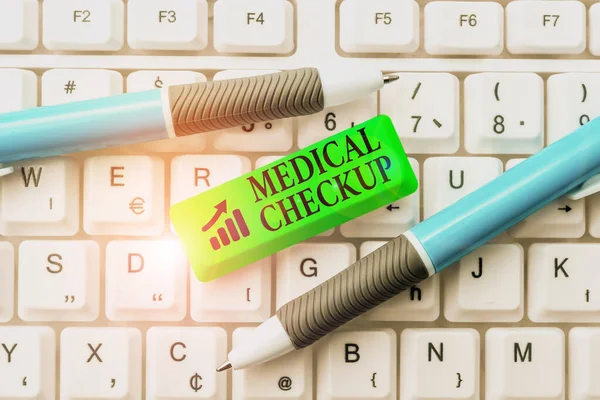 Conceptual caption Medical Checkup. Word Written on thorough physical examination includes variety of tests Abstract Office Typing Jobs, Typewriting Important Work Reports — Stock Photo, Image
