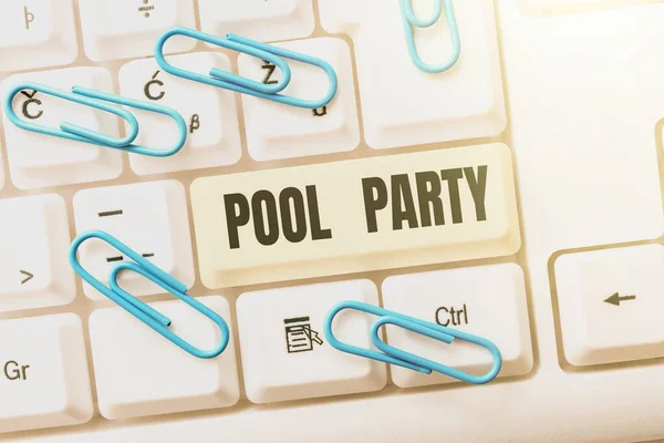 Inspiration zeigt Zeichen Pool Party. Ein Wort zum Feiern, das Aktivitäten in einem Schwimmbad umfasst Abstract Typing New Antivirus Program, Typing Internet Virus Lists — Stockfoto