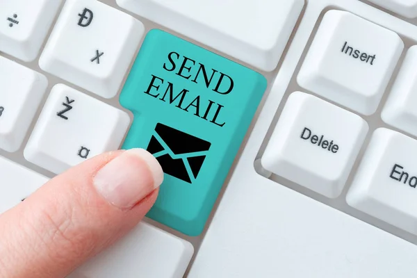 E- posta göndermeyi gösteren metin başlığı. İş fikri, internet üzerinden mesaj göndermek için bilgisayarları kullanma, Kişisel Bilgi Yazma, Özet Kayıt Süreci — Stok fotoğraf