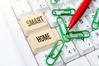 El yazısı tabelası Smart Home. İş dünyası otomasyon sistemi denetimi iklim eğlence sistemlerini aydınlatıyor Soyut Sanal Muhasebe, Yeni Ürün Online Listesi