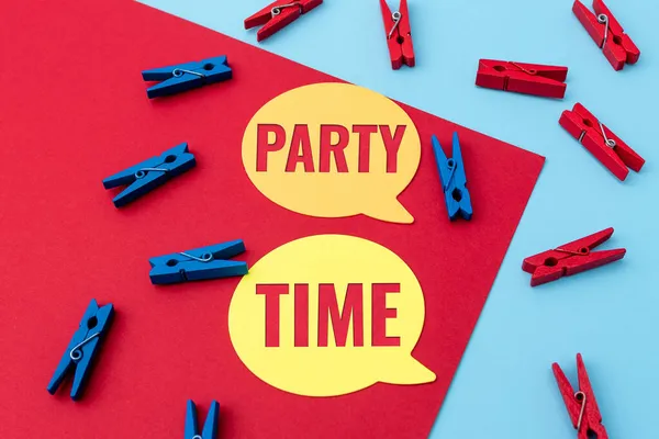 Podpis tekstowy przedstawiający Party Time. Internet Concept prawo moment do świętowania i zabawy w wydarzeniu towarzyskim Pisanie ważnych uwag Wyświetlanie wiadomości i pozycji — Zdjęcie stockowe